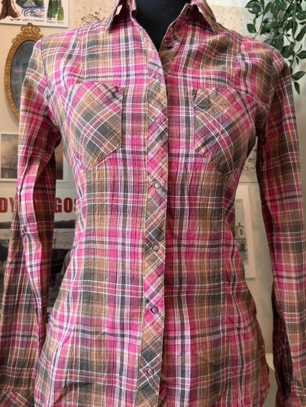 Vintage Y2K GUESS Pink Plaid Western Snap Shirt